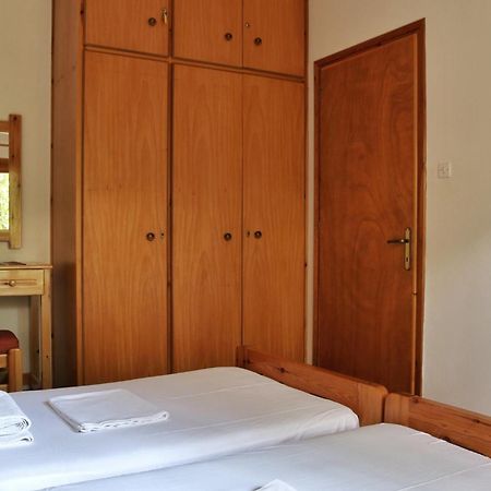 2 Space - Selfcatering Apartment Helen No 7 Xiropigado Exterior photo