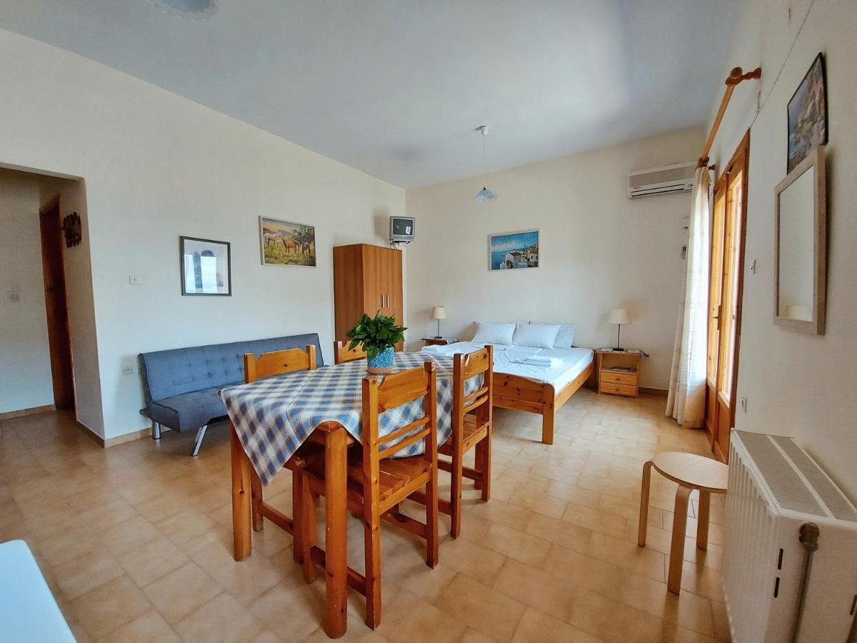 2 Space - Selfcatering Apartment Helen No 7 Xiropigado Exterior photo